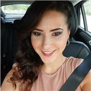 Dottoressa in oncologia molecolare impartisce lezioni per ripetizioni di biologia